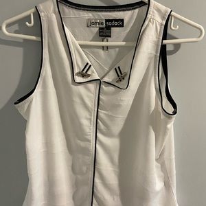 Nice no sleeves top from Jamie Sadock.